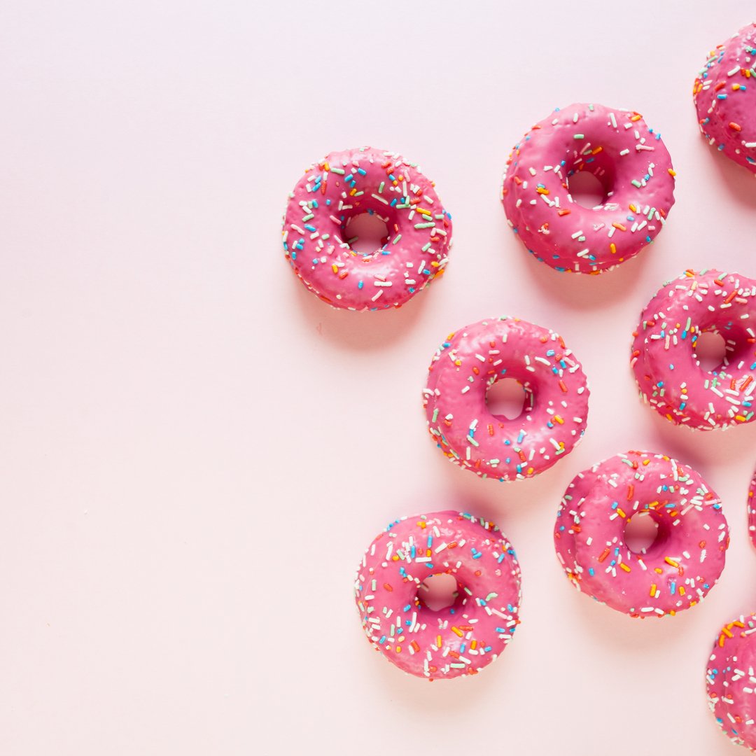 davisdesign1's tweet photo. HAPPY FRIDAY!! 🍩🍩🍩

We hope you all have a lovely weekend and if you haven't indulged for a while...treat yourself! 

You deserve it 🌹

📸 @canva 

#DavisDesign #GraphicDesign https://t.co/nRmb7VAiuT