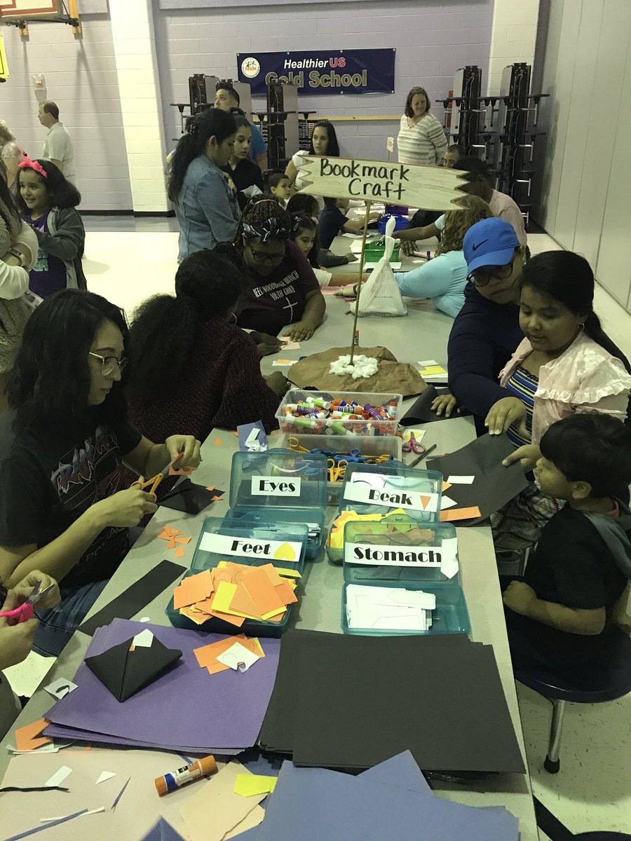 SwansCreekES's tweet photo. Artic-themed Literacy games were a huge hit tonight!! #icefishing #bookwriting #lettermatching https://t.co/pV6pAcKflH