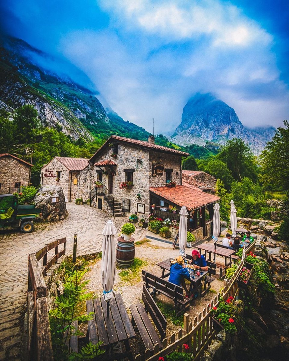 TurismoAsturias's tweet photo. Hoy amanecemos en uno de los pueblos más bonitos de los Picos de Europa: Bulnes, Asturias #ParaísoNatural 
📷@SpainSEA https://t.co/eTvFRZdnxt