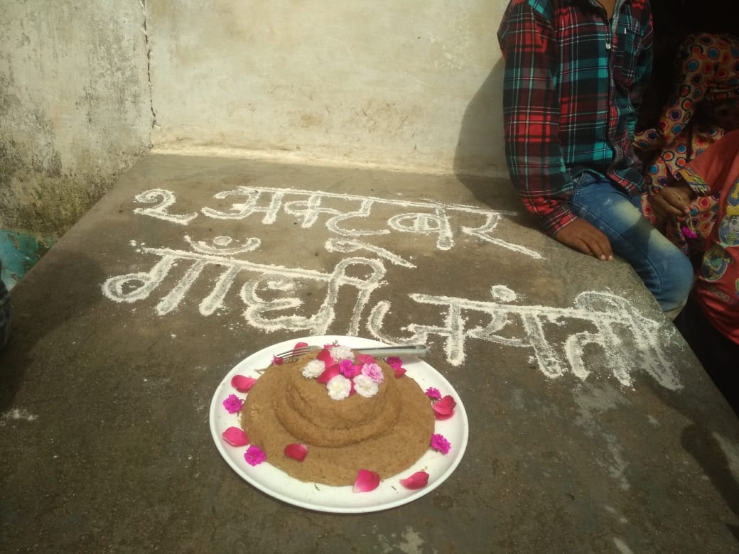 ecce_saurabh's tweet photo. #महात्मा_गांधी ,अगर इनकी शख्सियत से बच्चों को अवगत नही कराया तो कही न कही शिक्षा अधूरी ही मानी जावेगी ।। बच्चों को गाँधीजी की विचारधारा से जोडने हेतु उनके स्वरूप मैं ढालने की एक कोशिस 😊
#ecce_coordinatorsMP @CMMadhyaPradesh @OfficeOfKNath @ImartiDeviINC @SyedZps @tarunbhanotjbp https://t.co/oKDniJEqdB