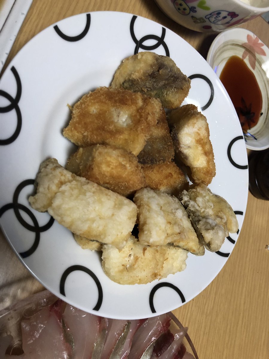 量産型えぬぬっ Sofia 昨日捌いていくぅ とか 呟いたけどもう捌き終わって 食した後だったんですよね 1枚目 オヒョウの煮付け 2枚目 オヒョウとシマアジの刺身 3枚目 シマアジとオヒョウのフライ 竜田揚げ 4枚目 酢飯作って丼にしてみた