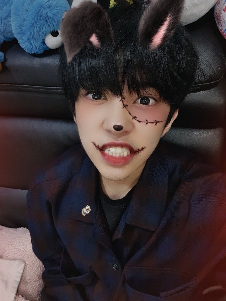 WeInTheZone_twt's tweet image. [#시현] 할로윈에 코스프레+분장 해달라고 공식적으로 떼쓰는 중
#WE_INTHE_ZONE #위인더존 
#SHIHYUN