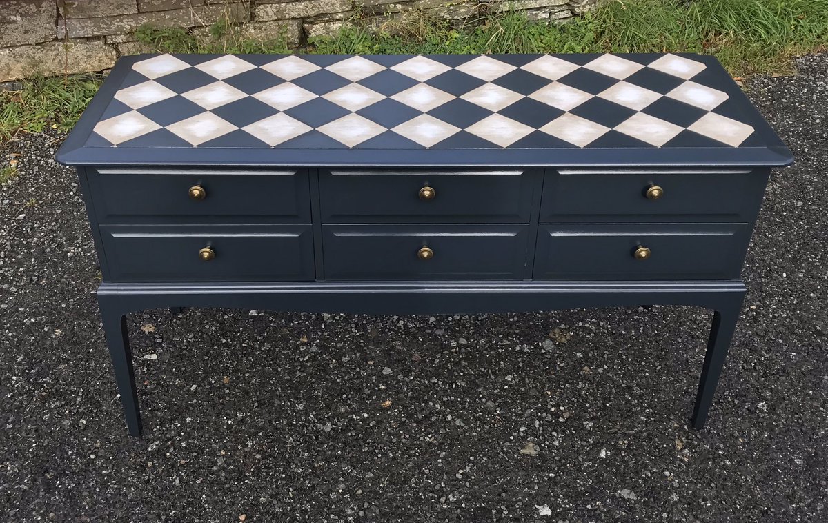 TisAnsum's tweet photo. Finished this commission piece!!! Love how it’s turned out! #paintedfurniture #upcycledfurniture #relovedfurniture #farrowandballrailings #furnituremakeover #interiordesign #smallbusinesscornwall https://t.co/14E6TaOzyW