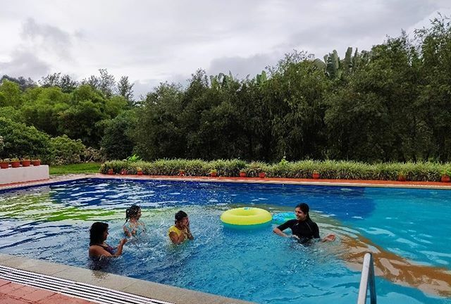 KadkaniAtCoorg's tweet photo. Fun in the pool will never be old school!�Make sure to splash the water and enjoy your holiday with your family.
.
.

#KadkaniAtCoorg #BangaloreGetaway #Bangaluru #RiverCauvery #Coorg #BeautifulDestination #Vacation #Greenery #Riverside #Swimmingpool #Swimming https://t.co/0wFsJ0GINu