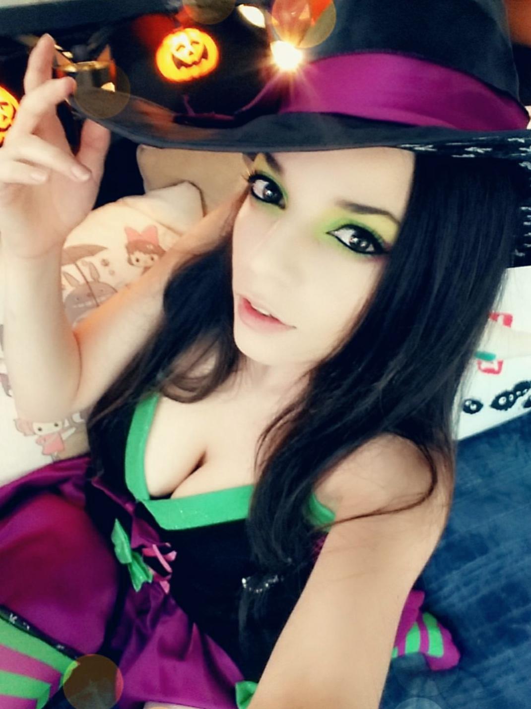 “Witchy Kat is online!! https://t.co/l3Gtwf4uPu” 