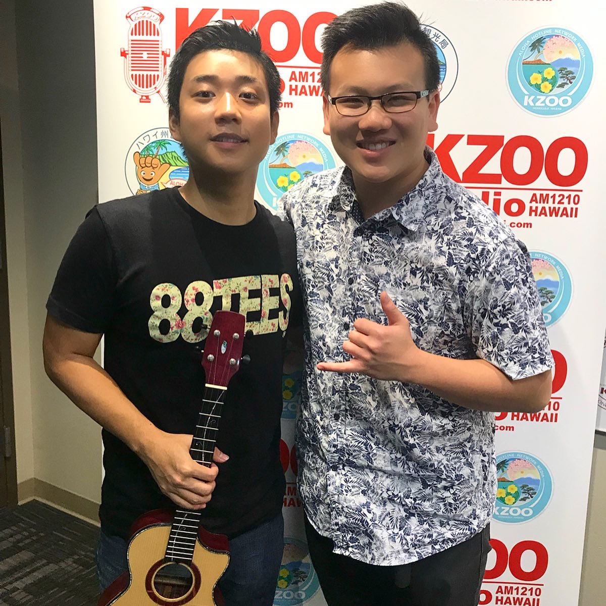 edenkaiofficial's tweet image. Visited/Talked &amp;amp; Performed on a morning news show #Living808 @KHONnews and Radio Show @KZOOHawaii today with Chris Yick (Founder of HawaiiCMF) for the upcoming “ANA Honolulu Music Week” November 16th which I’ll be performing too🙌🙌