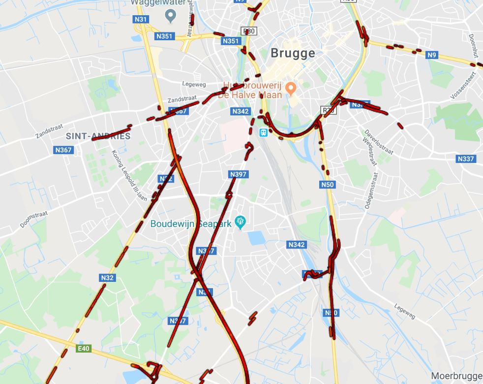 verkeersanker's tweet photo. Door de werkzaamheden op de #N31 staat er intussen méér dan één uur file vanaf Torhout (#E403). Door omrijders zijn er ook vertragingen van een half uur op de Torhoutsesteenweg en op de Koning Albert I-laan #N32 #N397 richting Brugge. https://t.co/95PBBQyZ0d
