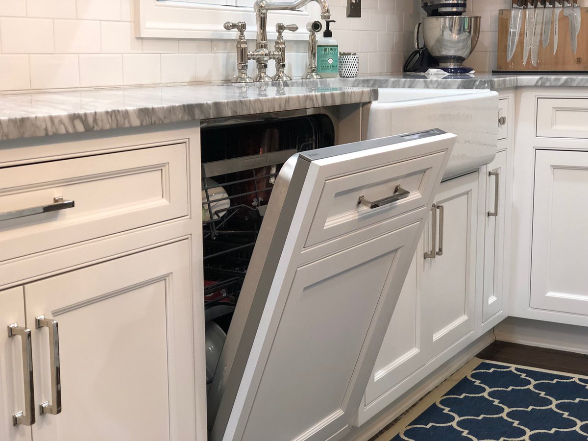 Who ever said contractors aren’t magicians didn’t know about hidden appliances! 😉 Email, Call or DM us to install a feature like this in your home! #KingsmarkCabinets #WashingMachine #Kitchen #HiddenKitchen #HiddenAppliances #Magic #Hidden #Dishes