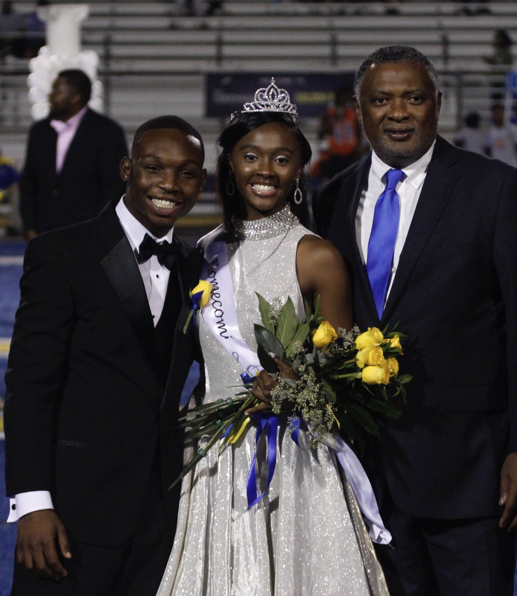 THSAlbum1's tweet photo. Congratulations to 2019 Homecoming Queen Chloe Walker! https://t.co/jrf0dJvtQi