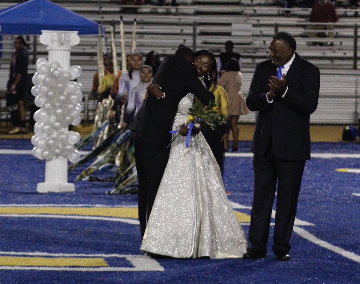 THSAlbum1's tweet photo. Congratulations to 2019 Homecoming Queen Chloe Walker! https://t.co/jrf0dJvtQi