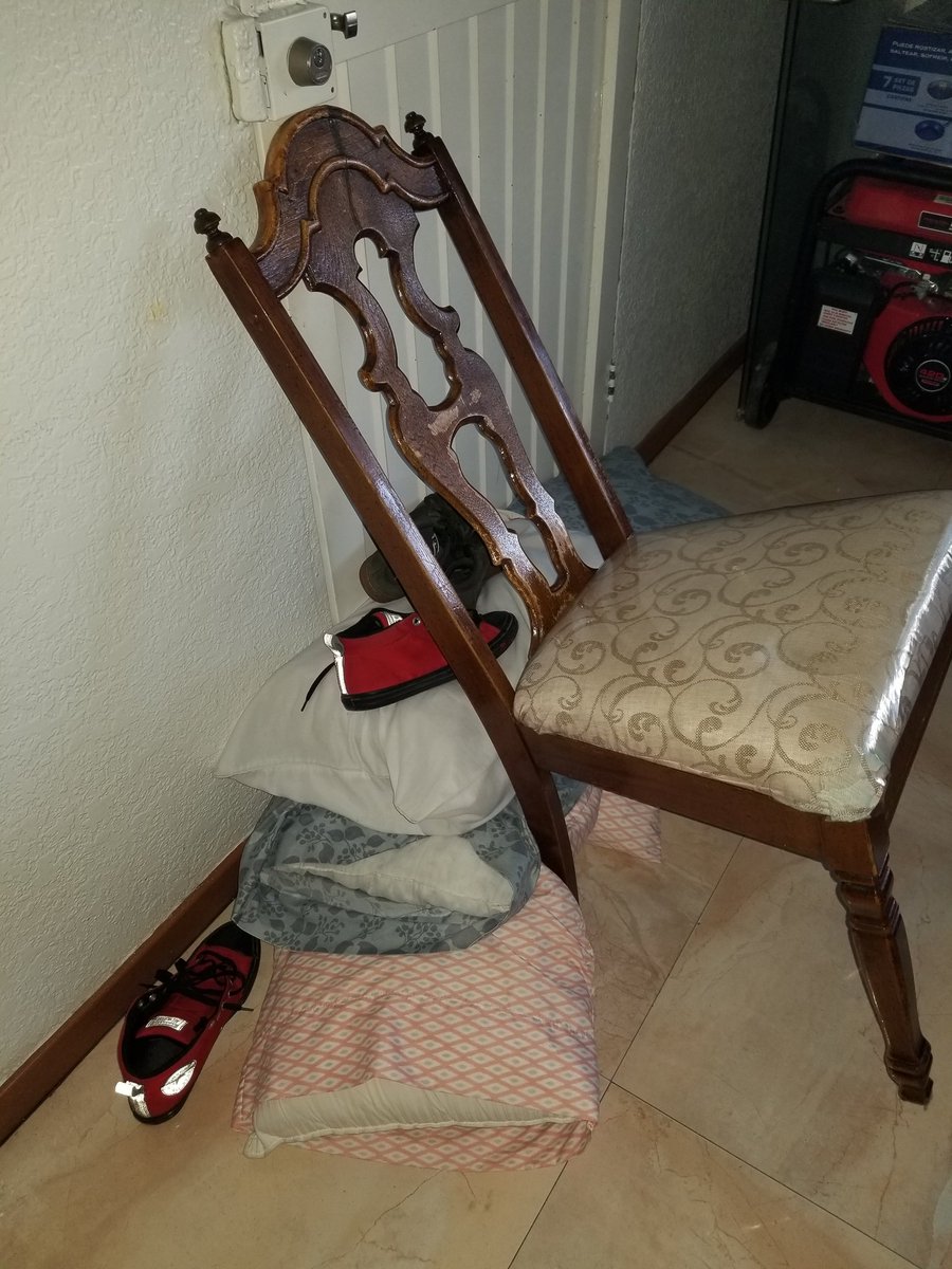 Como cuando te disen "No le abras a nadie"