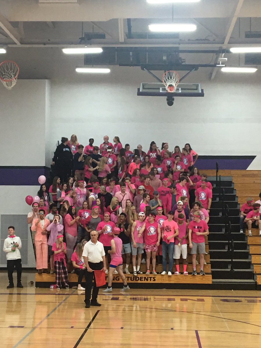 ECN_Volleyball's tweet photo. Great studie tonight! Thanks for all your help with the win over Memorial. #northsidepride https://t.co/t7FZHOw9ri