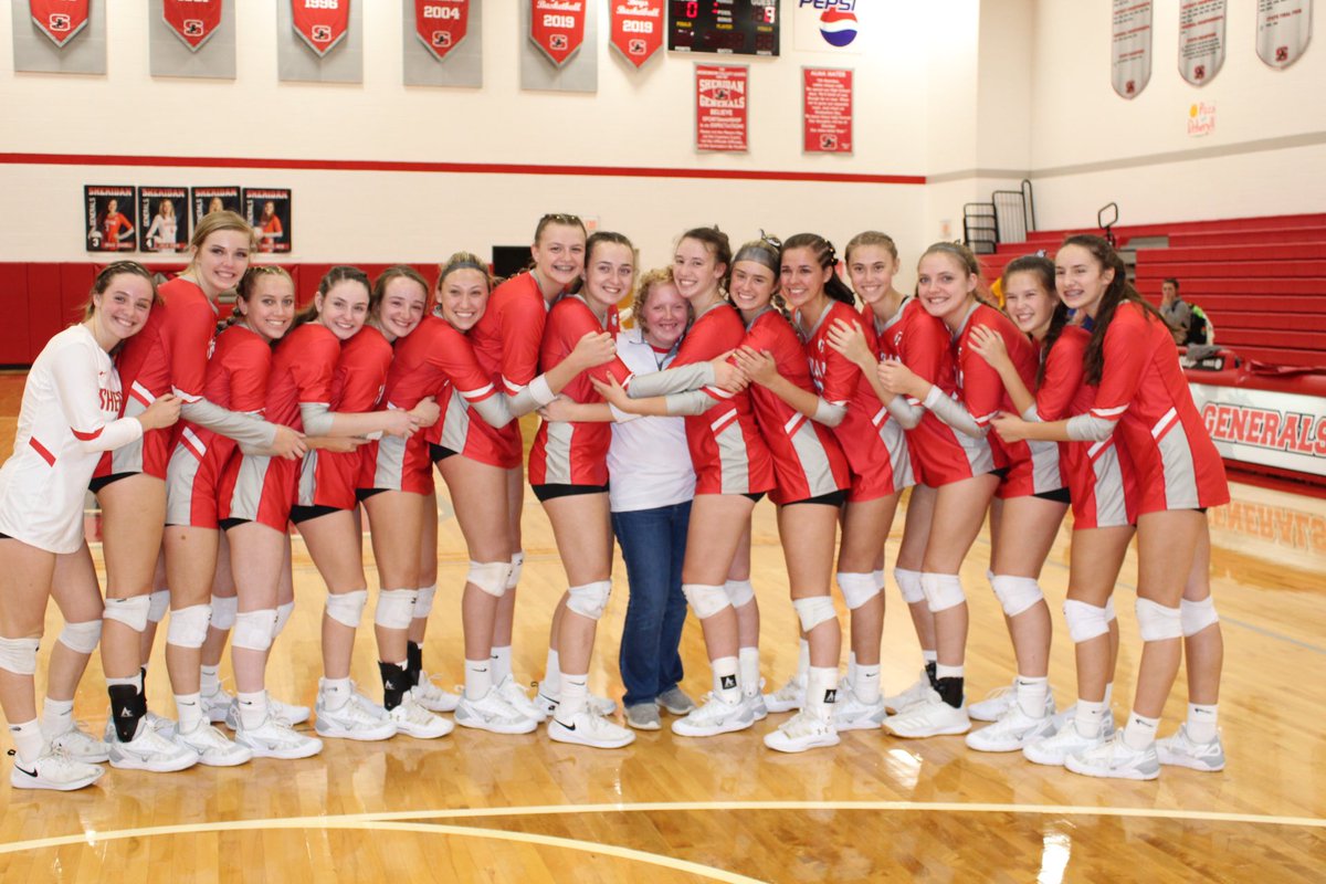 SHSvollball's tweet photo. Love our team and their love for each other. Especially you Elyssa Slatzer. https://t.co/ubovn7t5FS