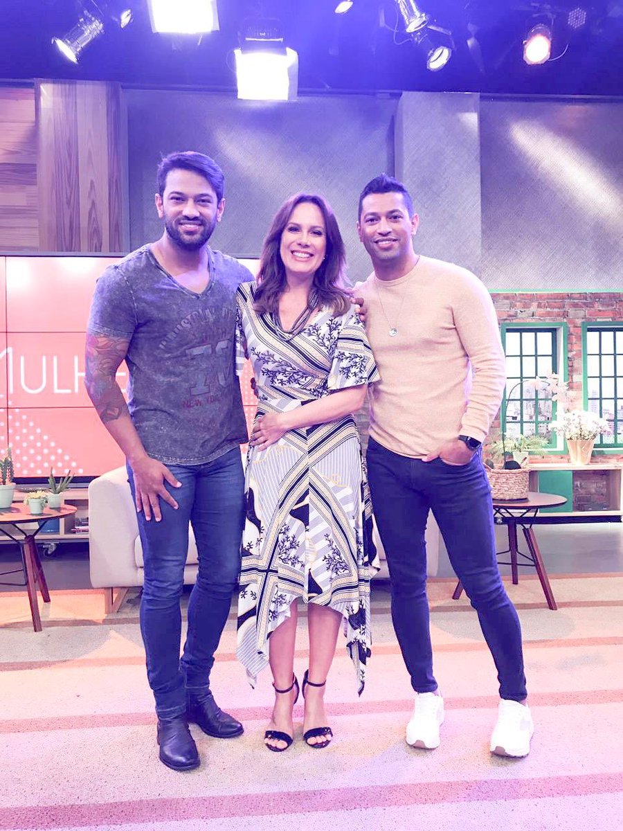 BrittoSamuel's tweet photo. Quem aí gostou do programa @gazetamulheres ?!🙋🏻‍♀️🙋🏻‍♂️ Muito obrigado pelo carinho @volpato_regina ! Foi bom demais! 💥 #MetadeDaLaranja #EdyBrittoESamuel #EBS https://t.co/v1QifLgqn7