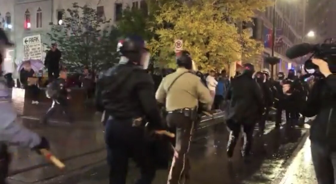 DeeconX's tweet photo. Riot police moving in to control the barbarians in the streets of #Minneapolis.
#TrumpMinneapolis #TrumpInMinneapolis #Trump2020 #MAGA #4MoreYears #Trump #PreaidentTrump https://t.co/m1p7G0nC8B