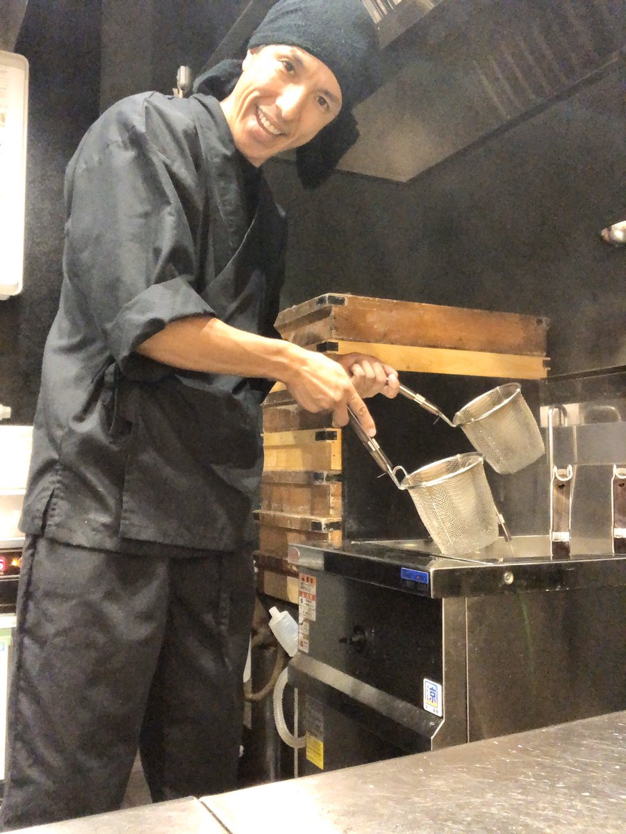 2700ツネ キッチンカー芸人 こんにちは 今日のランチは 東京麺珍亭本舗 でいかがですか 雨が降ってるのでスタンプカードは2個押します 四谷四丁目の交差点のすぐ近くです ツネです