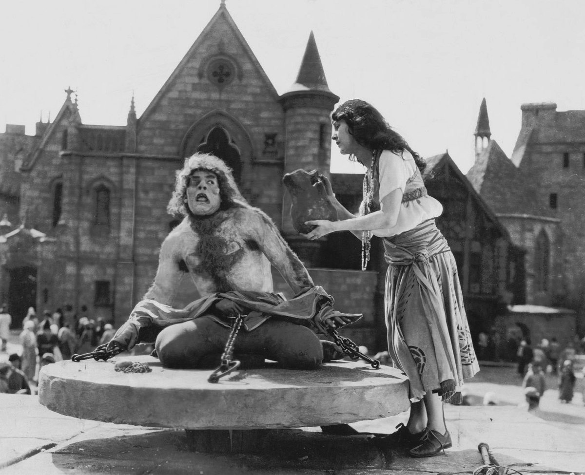 Sat. Oct. 12, 7:30PM
THE HUNCHBACK OF NOTRE DAME (1923) Lon Chaney
THE POOR FISH (1924) Charley Chase
THE HALF-BACK OF NOTRE DAME (1924) Harry Gribbon