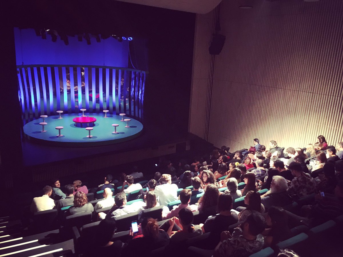 Agradecidos del público que nos acompañó esta noche en <a href="/TeatroMori/">MORI</a> en la primera función de #Réplica en el #FestivaldelaCiencia #FECI que organiza <a href="/min_ciencia/">Ministerio de Ciencia</a> 🤖