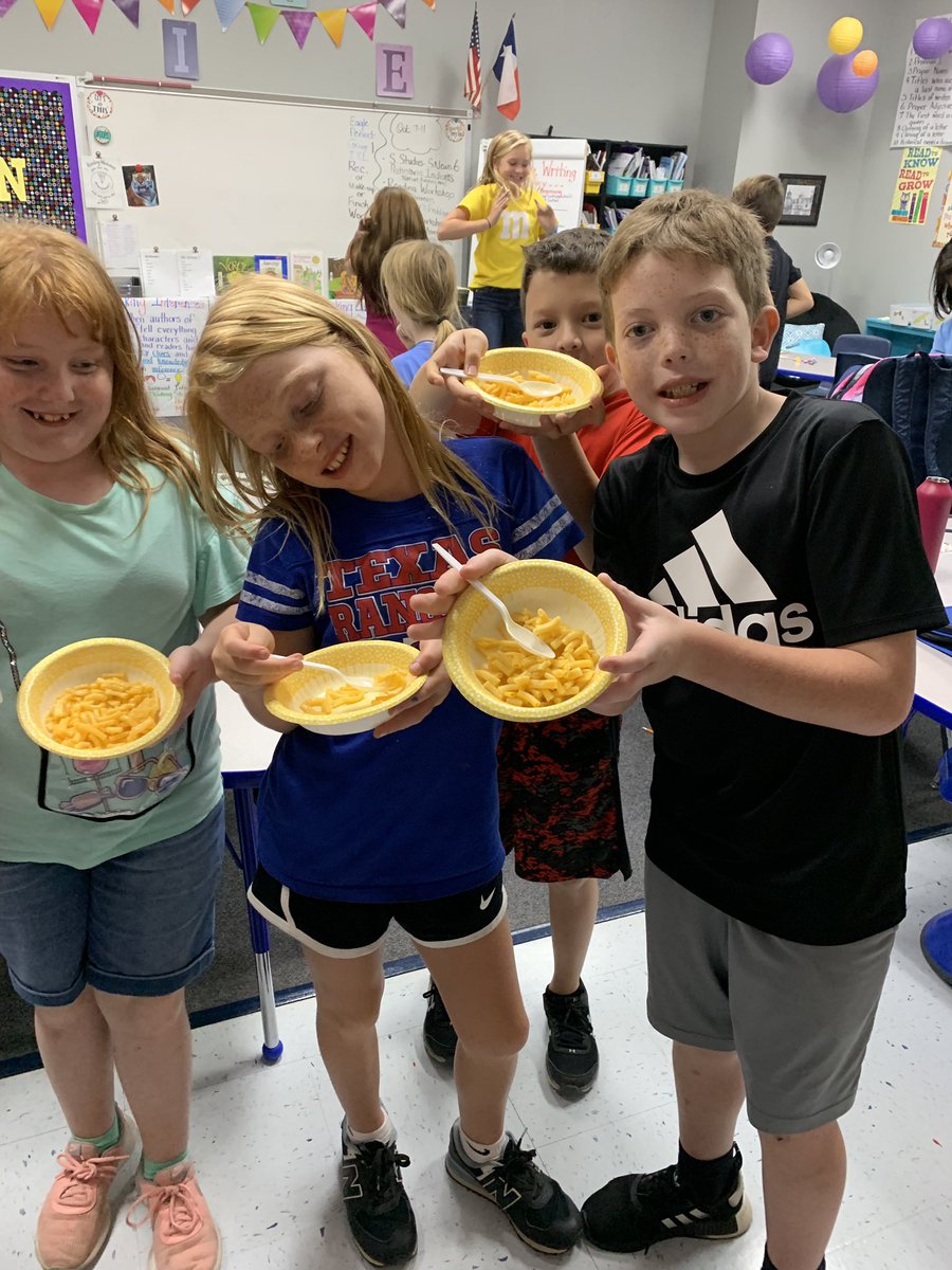 stephmcclure17's tweet photo. We had a great reading celebration today! #mcclure4 #brockintermediate #katedicamillo #thetigerrising https://t.co/wVvKkQthdA