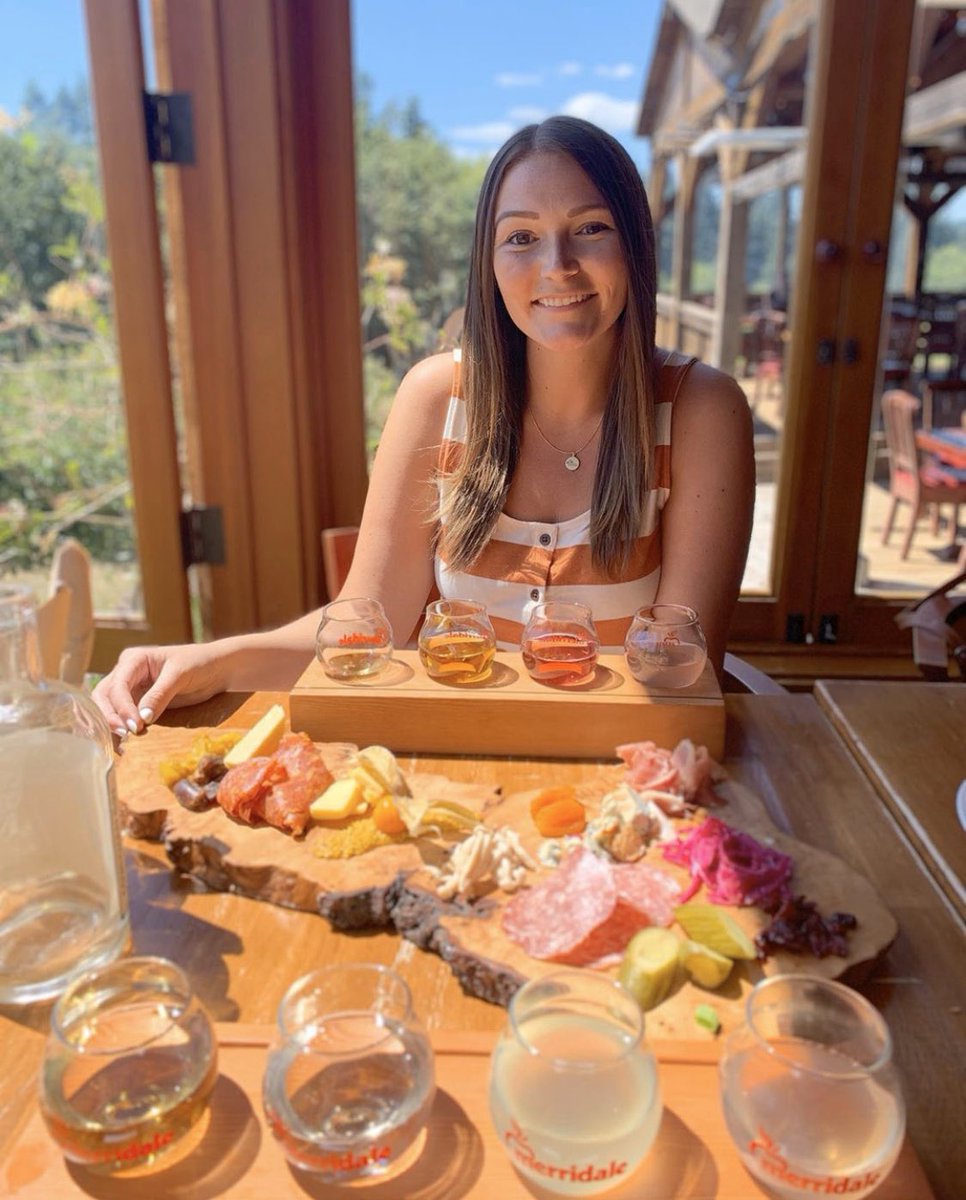 Cider, cheese, and sunshine... is there anything better? Thanks samanthanorman // IG for the #throwback to sunny summer daysat the Farmhouse. 

We’ve moved into fall hours and are still open 7 days a week! Learn about visiting Merridale: merridale.ca/visit

#MerridaleMakes