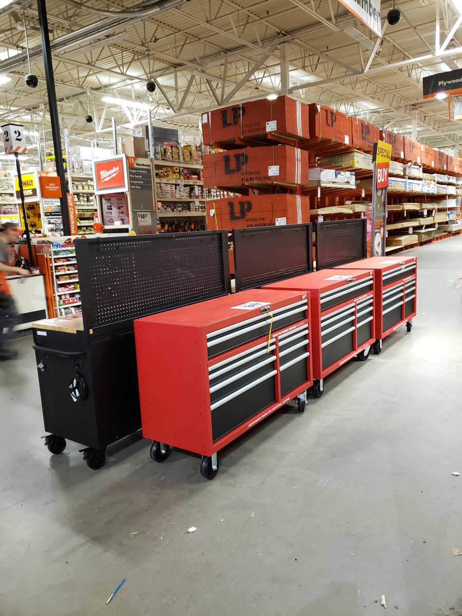 HdLesko's tweet photo. #Blitzchallenge  Looks like we got two clearance gems down from the Blitzing of our cleaning aisle!   Awesome job team!  That toilet paper will fly out of here!  (And the tool chests are a steal too;) ) @23ddddddd @OrrinBurkett @PaulDeveno @JimRugen @rachkw https://t.co/Yonuimkc6S