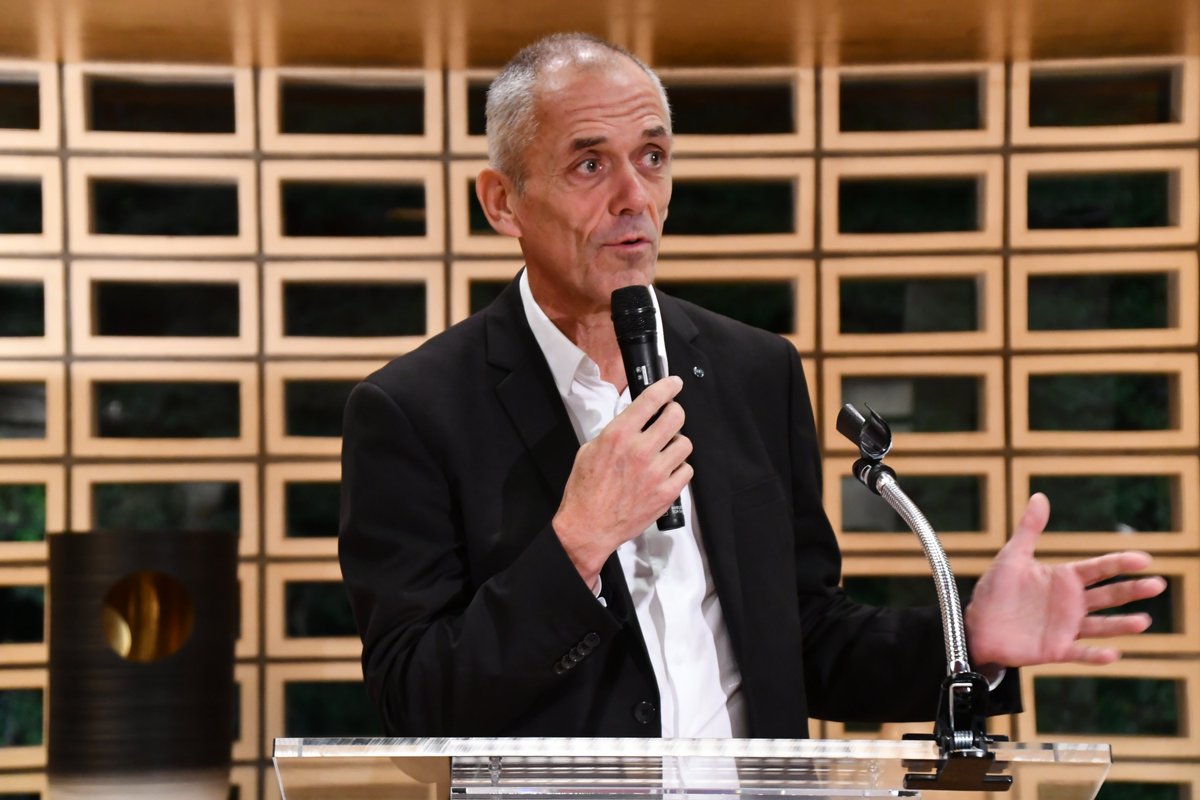 ambafrancejp's tweet photo. L'ambassade célébrait hier les 80 ans du @CNRS en présence de son directeur, @antoine_petit_ , et des acteurs du monde scientifique. 🔬 Le Japon est un partenaire important du CNRS avec pas moins de 1558 visites de chercheurs français du CNRS en 2015. 🤝 #80ansCNRS @CNRSinJapan https://t.co/rIi4A9EYBd