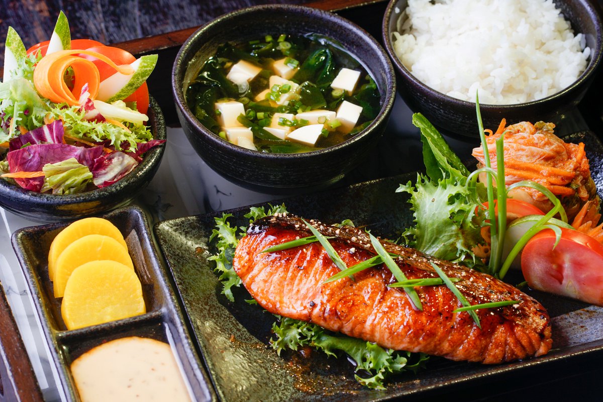 AlagonSpa's tweet photo. It's time for dinner!!🍜🍜🍜
Grilled Salmon or Grilled Beef with Miso Soup and Steamed Rice? - Healthy single meal consumes so many different foods which are rich in vitamins, minerals, and enzymes.
________________________
Bonjour Restaurant
📍303 Ly Tu Trong St, District 1, HCM https://t.co/2oN7Ox2Szr