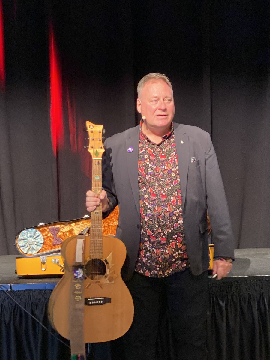 AB_CGA's tweet photo. Wow @SixStringNation jowi taylor delivers  moving closing address leading to thanksgiving weekend. Amazing cdn story @CanadianCGA  @clickbeforeudig #ccga19 #digsafe https://t.co/Db958hikeg