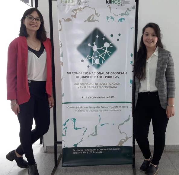 InundApp's tweet photo. Las Lic. Belén Moretto y María Ortuño del @UNSDGYT @UNSbahiablanca presentaron "Tecnologías colaborativas y participación comunitaria: análisis preliminar de resultados de InundApp" en el VII Congreso Nacional de Geografía de Universidades Públicas en la @unlp
#InundApp https://t.co/78n6Lst49N