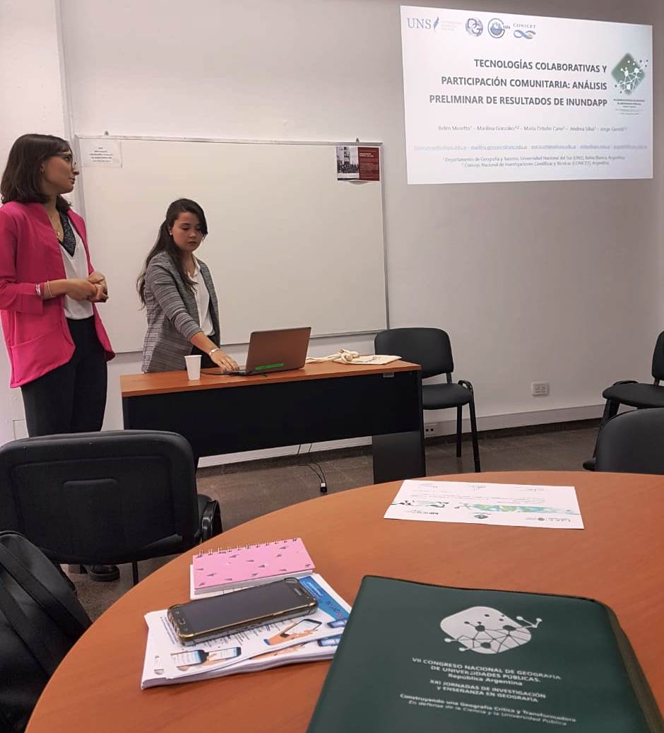 InundApp's tweet photo. Las Lic. Belén Moretto y María Ortuño del @UNSDGYT @UNSbahiablanca presentaron "Tecnologías colaborativas y participación comunitaria: análisis preliminar de resultados de InundApp" en el VII Congreso Nacional de Geografía de Universidades Públicas en la @unlp
#InundApp https://t.co/78n6Lst49N
