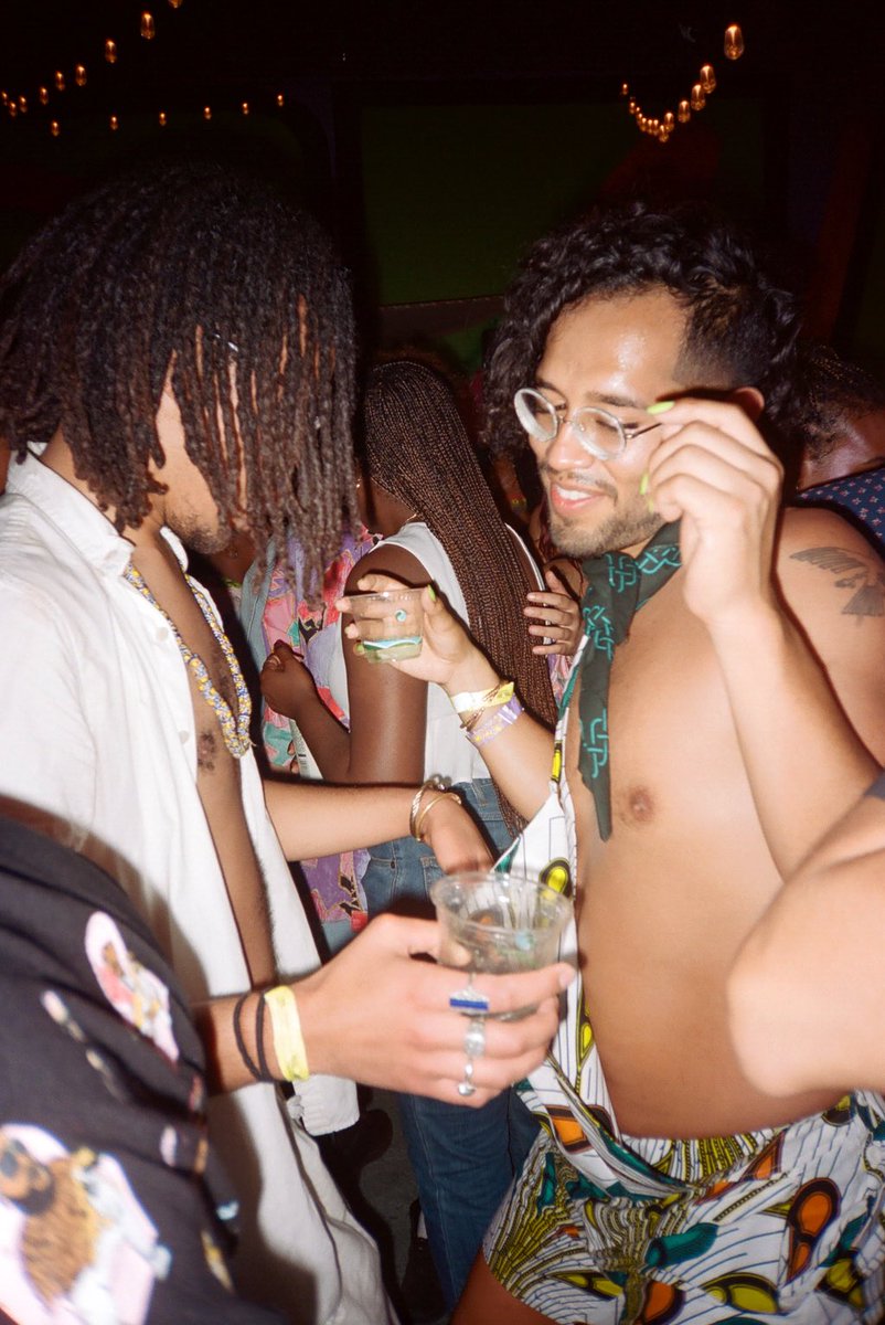 othizzle92's tweet photo. Cute party pics #omgvisuals #film #lgbt https://t.co/nG633m9gZL