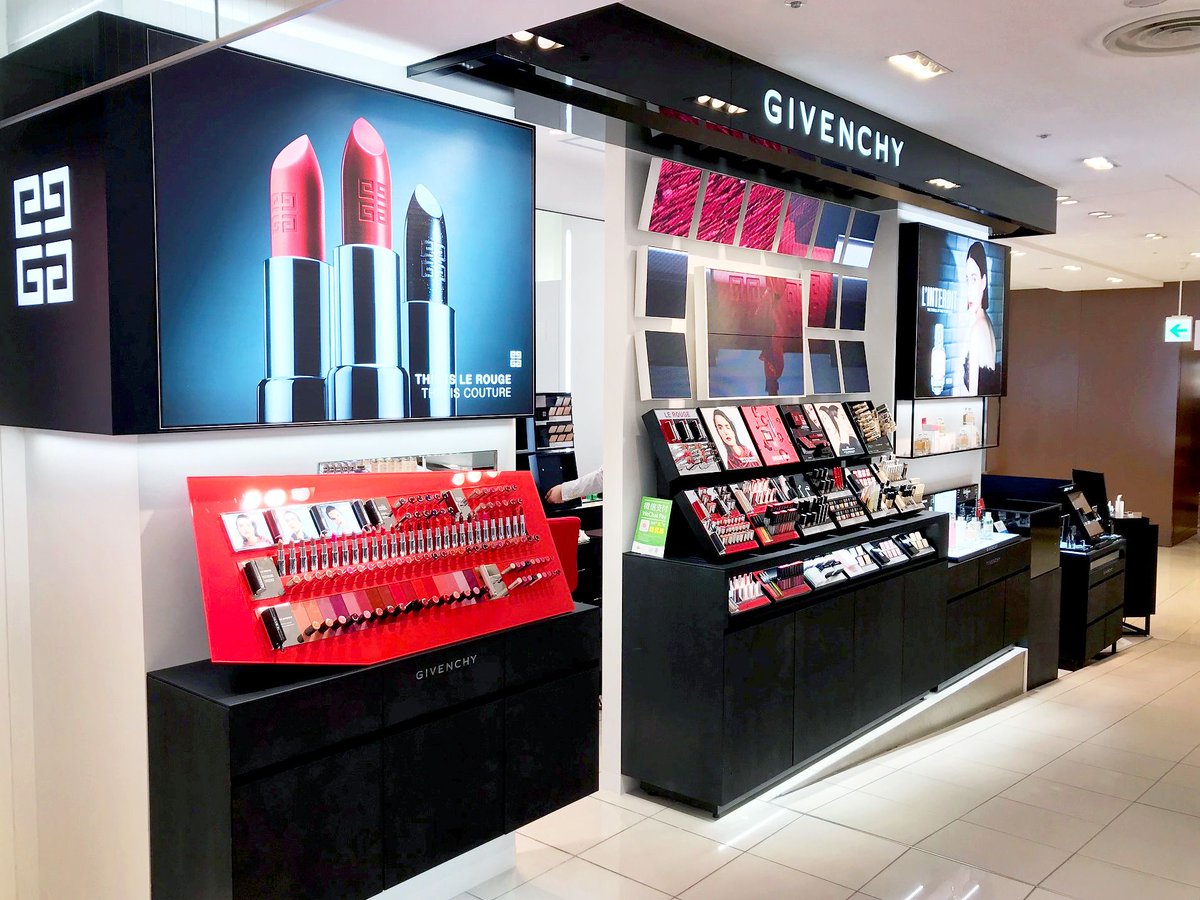 Givenchy Beauty Jp V Twitter 西武池袋本店 ジバンシイ カウンターは 1階にてリニューアル オープン ジバンシイ製品12 000円 税抜 以上ご購入いただいた方へ オリジナル ブラック ポーチと ボリューム ディスタービア のミニチュアサイズをプレゼント 是非お