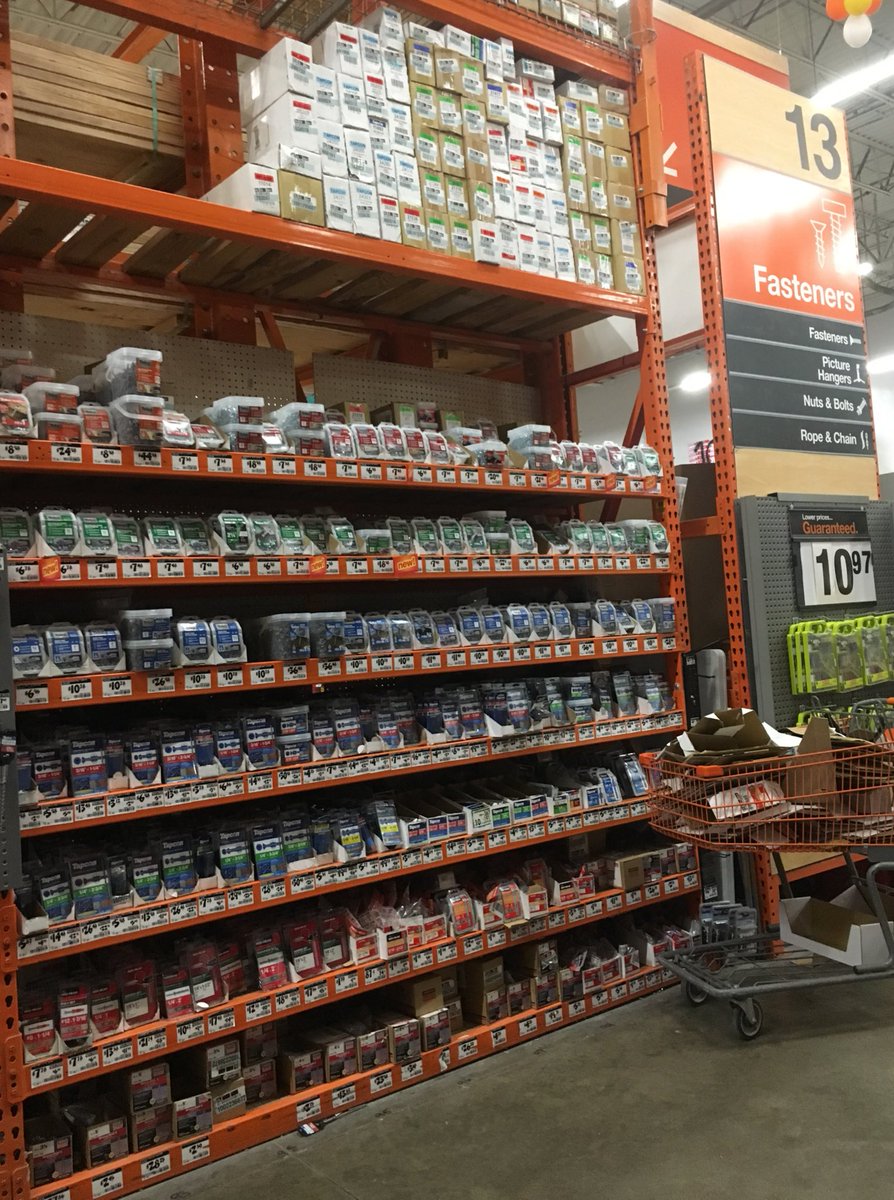 Cloeratorres's tweet image. D25 fasteners bay purged and on to the next. Thank you Sosa and Daniel 👌🏼👏🏼#ShelfAvailability #OSA #D47OSA #6544Rocks @steph24thomas @RiojasJaclyn @EsquivelRxe463 @riggster35