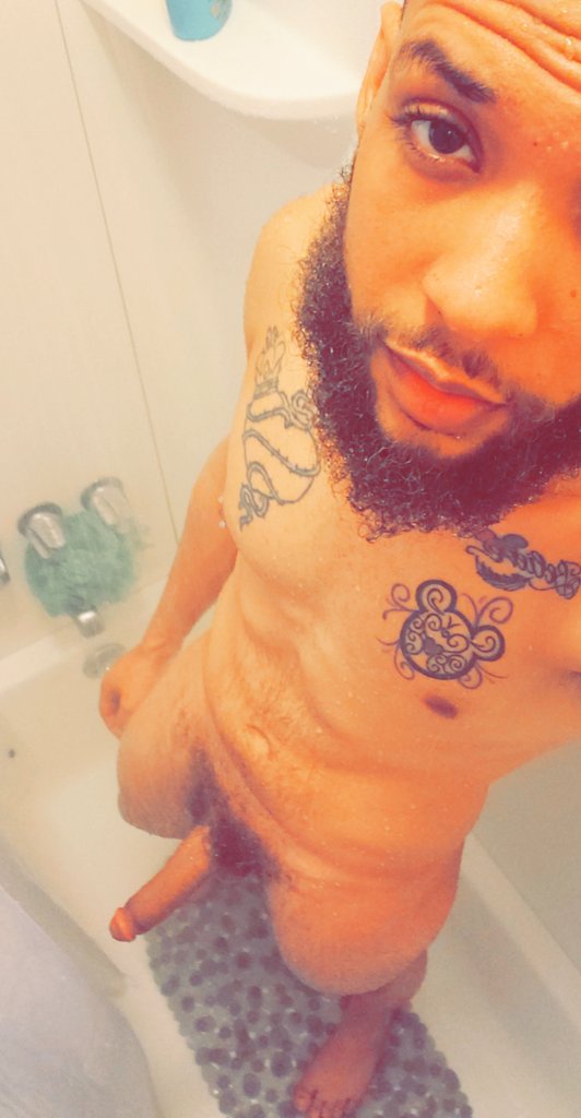 Aka_TeddDaBoss's tweet photo. Yu already kno... shower tiimmeee #Nudist #BeardGang #yellabone #retweet #DaTedd #LongDick #Tatted https://t.co/iW6ibSCpFh