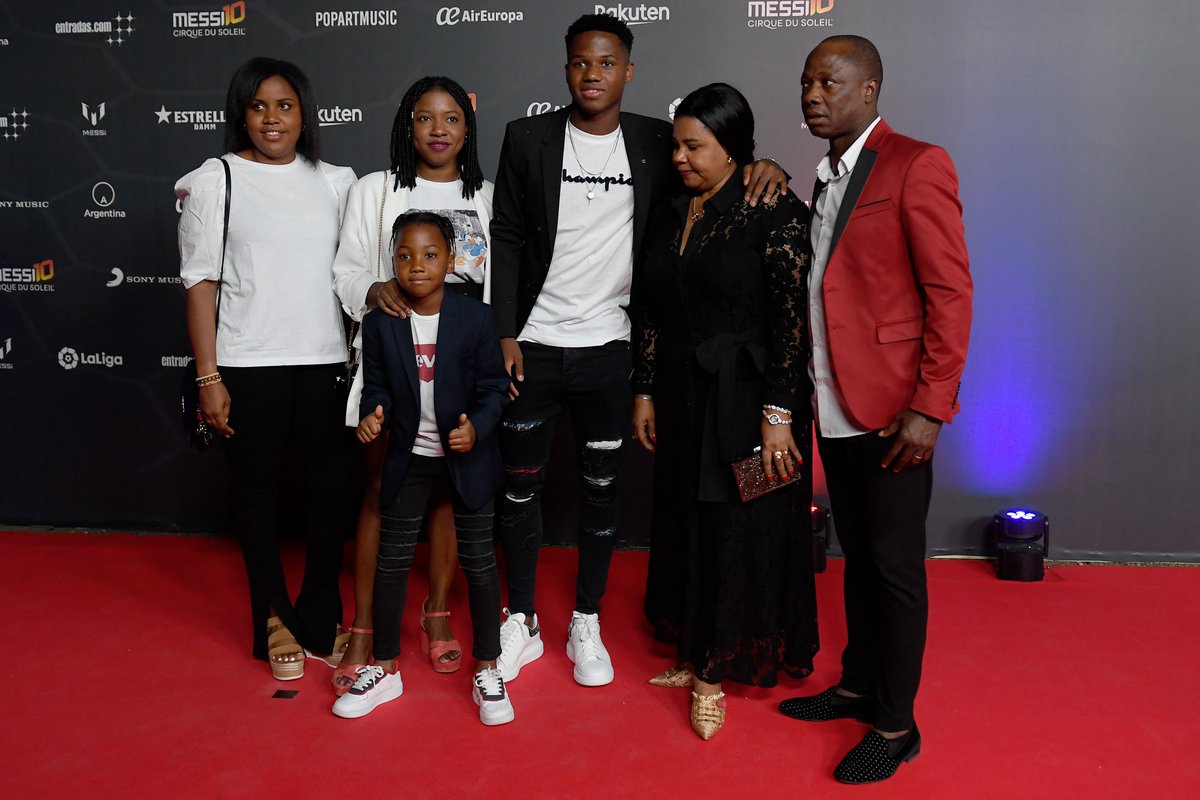 Goal On Twitter Family First For Ansu Fati On The Red Carpet For Messi S New Cirque Du Soleil Show
