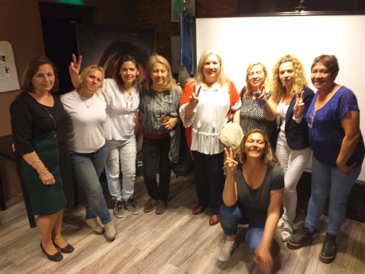 ConMujeresTodas's tweet photo. Encuentro de Mujeres en @lacasadeaxel con @fsaintout #EsConFlor #EsConTod☀️s https://t.co/LpN0L7s4is