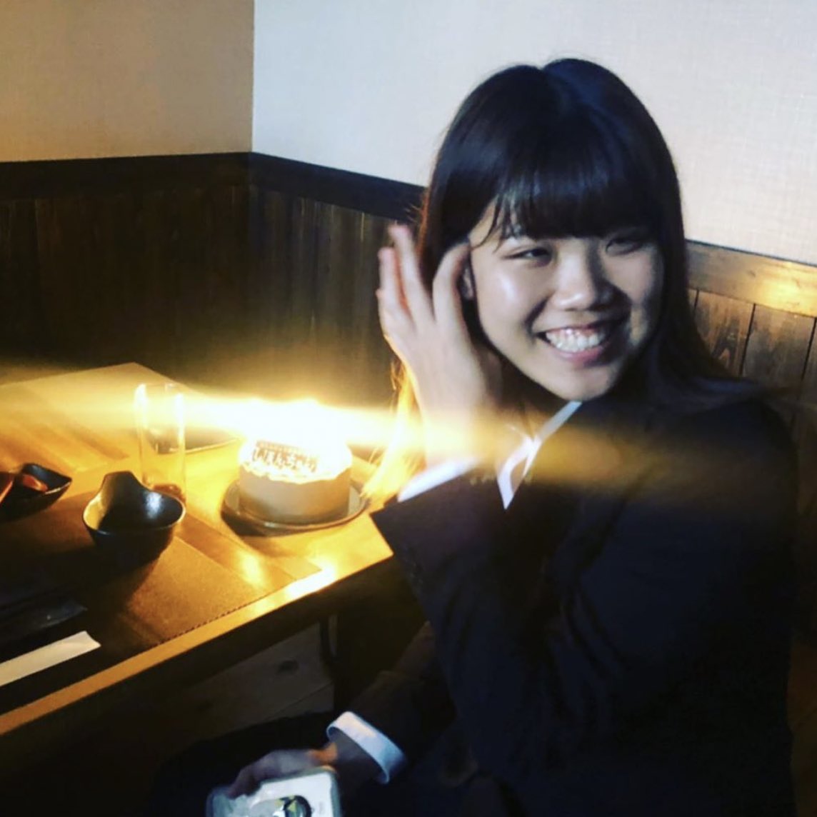 メディアテレコムの🅾️です🙋‍♀️昨日は毎月の定休日でした😊上司、先輩方と食事をしながら、当社で行なっている事業についての話をしました！新卒のフレッシュマンもスマホ教室やキッズ教室に携わらせて頂いており日々やりがいを感じています✨10月の誕生日のスタッフへケーキのサプライズもありました🍰🎉