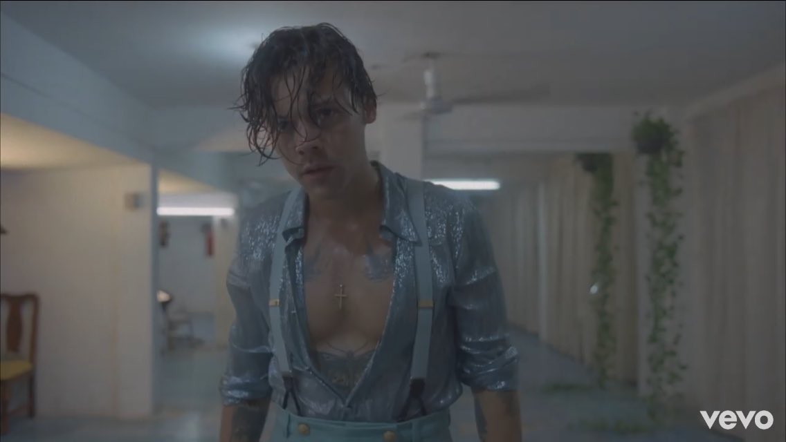 g00000000ne's tweet photo. Do you guys have an idea of how lucky we are to exist at the same time of a legend????
#LightsUp #HarryStyles https://t.co/aNQg7meyMX