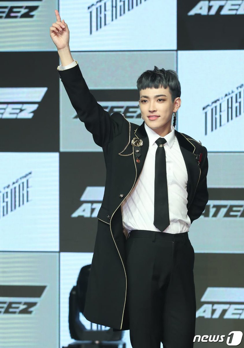 ateezparaguay's tweet photo. [019|08|10]
ATEEZ (에이티즈) - Treasure Ep. Fin: All to Action 
Come Back SHOWCASE
•HongJoong
____
#ATEEZ #ATINY #ShowCase #ComeBack #Wonderland #AllToAction #TreasureEpFin #HongJoong https://t.co/j5f0WnbDCP