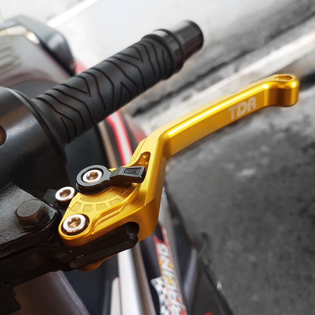 TDR_RACING's tweet image. TDR CNC Adjustable Handle Lever For N-MAX made with strong and light aluminium material. Adjustable design for batter handling. Colour not easily fades for long term use. - bit.ly/CNCAdj_HandleL…
.
#Style #BodySystems #HandleLever #GotoTheNextLevel #NextLevel #LevelUp