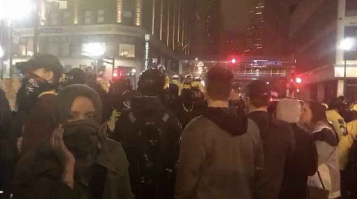 JohnBasham's tweet photo. UNCONFIRMED... Can anyone who was at #MinneapolisTrumpRally tonight confirm that @IlhanMN was outside with the Left-Wing Radical Thugs that attacked @realDonaldTrump supporters and @MinneapolisPD Police Officers and Horses?
These pictures circulating. Are there more?
#TrumpRally https://t.co/cIOjV08unM
