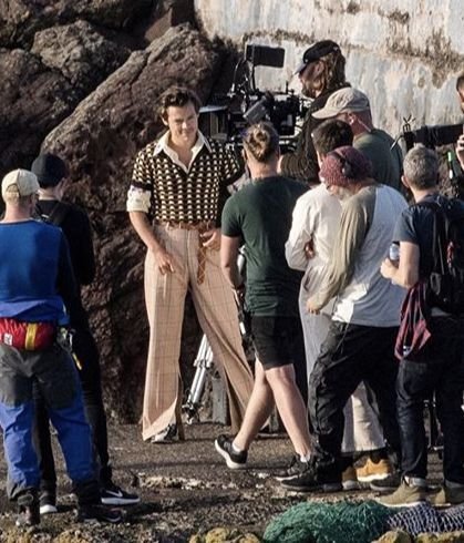 raybIues's tweet photo. FRIENDLY REMINDER THERES STILL THIS VIDEO FROM SCOTLAND THAT WE GOT NO SCENES FROM IN THIS VIDEO SO UHH OK GOODNIGHT FOR REAL https://t.co/ZDmn6XW3Ew