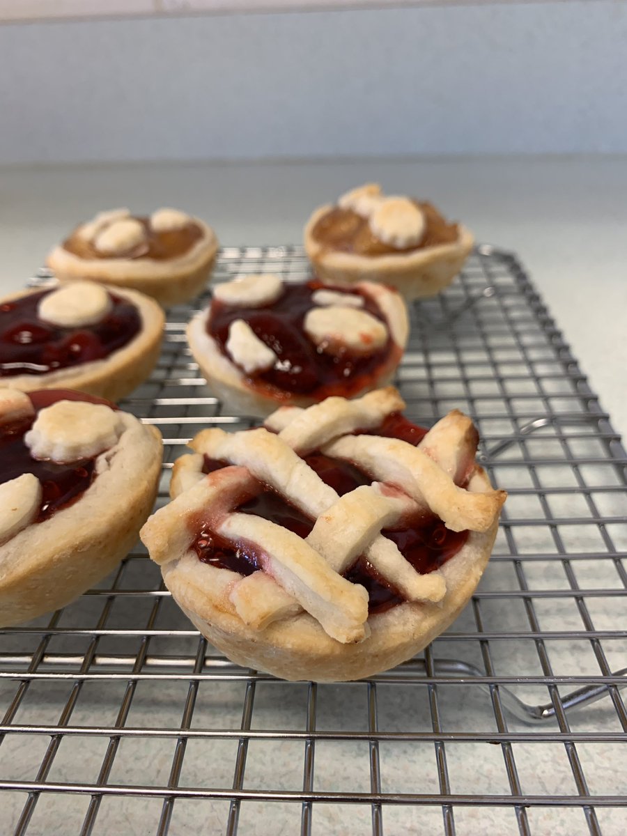 iammissmcleod's tweet photo. Check out that lattice! Education with delicious benefits 🍪 Thank you to Mrs. Zunti and students for a great week 🍰 #foodsclass @BVHS_Bobcats https://t.co/jyf1GnAF0Y