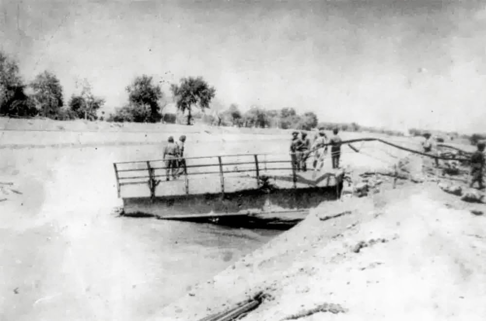 48 #RunawayPakArmyPontoon bridge destroyed by retreating forces.Ichhogil Canal, East Lahore