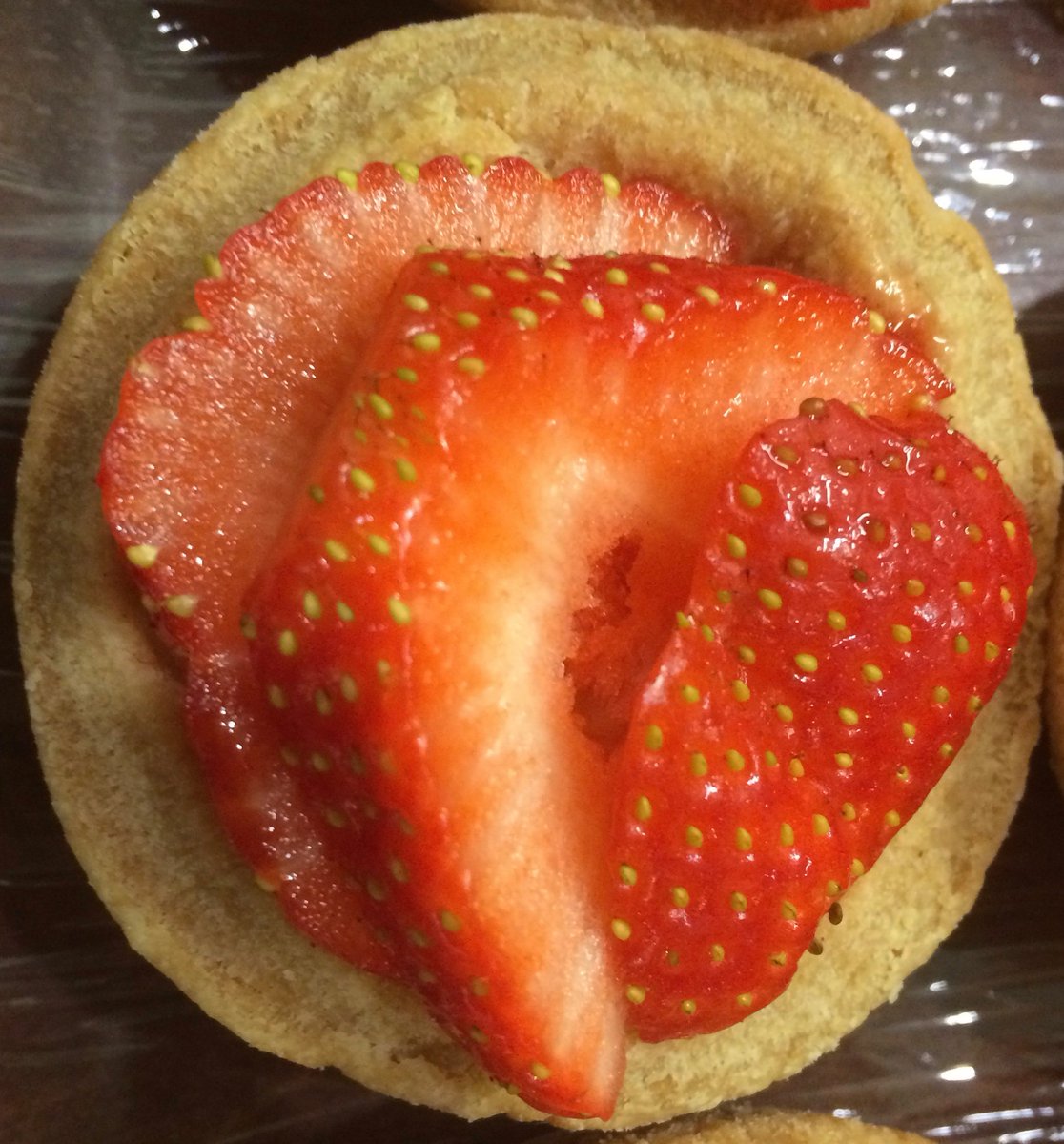 Sticking with the berry theme. Home-made strawberry tarts as part of our Traditional Afternoon Tea menu. Berry nice!
#strawberry #afternoontea #HealthyEating #notjustlakes