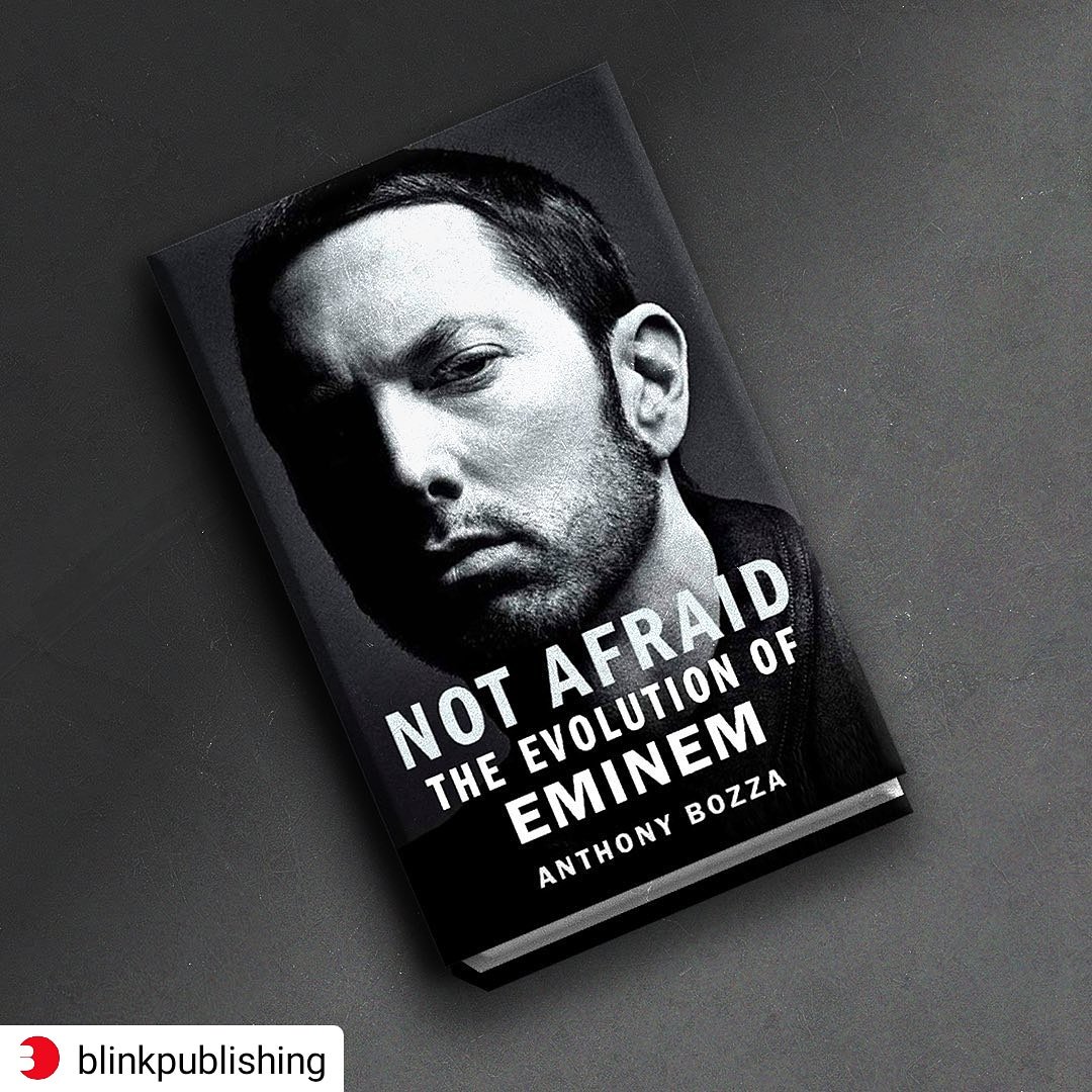 italia_eminem's tweet photo. #Repost @BlinkPublishing
• • • • •
⏳ 31.10.19
#NotAfraidBook by @AnthonyBozza1
Manca poco 🤩😍🤩😍🤩😍🤩
#eminem #slimshady #marshallmathers #EminemGOAT #hiphop #hiphoplegend #book #NotAfraid #AnthonyBozza https://t.co/DmMwQI9Ic6