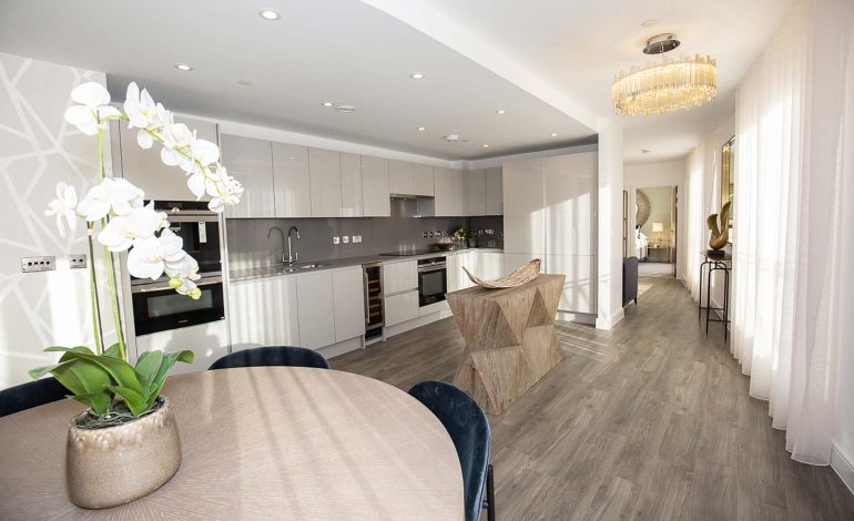 Visit our website to view our stunning #BathRiverside properties in full 360 degrees in our virtual reality apartment tours. Take the tour here: bit.ly/2ed7nkX  #Property #Bath #Apartment