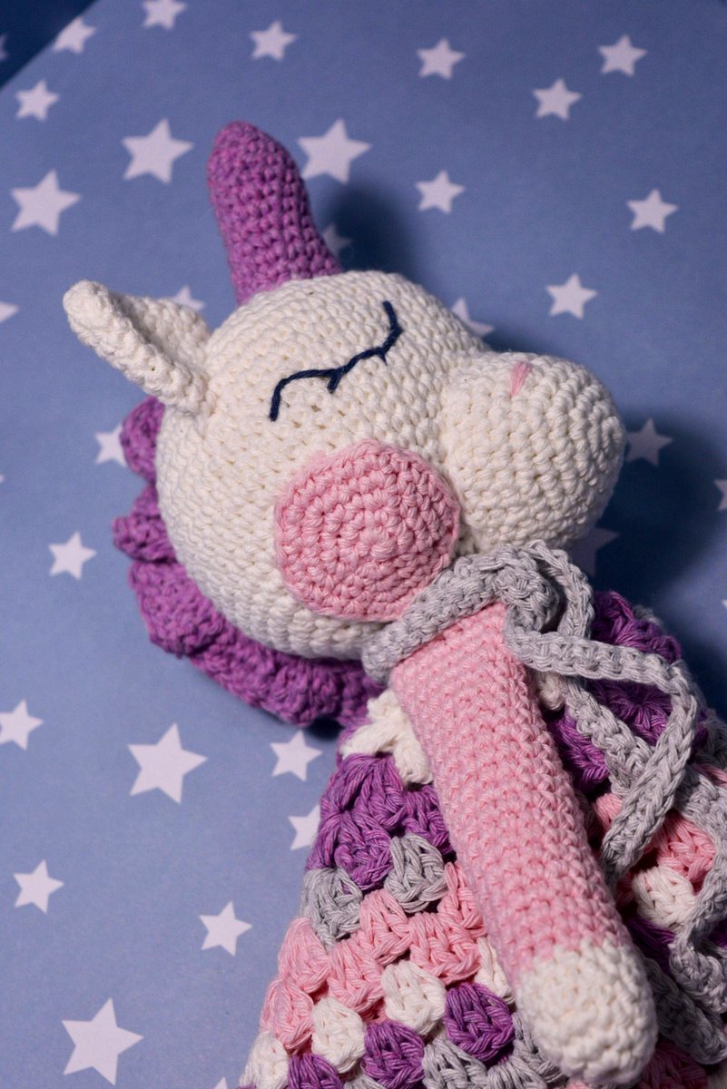 bonito #doudou #unicornio #amigurumi. hecho a mano.  ideal regalito bebe #mantadeapego etsy.me/31bpePL