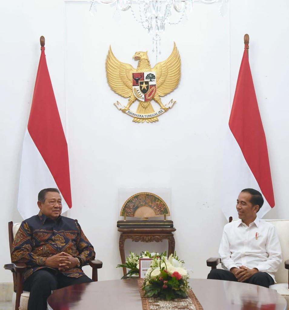 Sudah lama saya janjian untuk bertemu dengan Pak <a href="/SBYudhoyono/">S. B. Yudhoyono</a>, Presiden RI ke-6. Alhamdulillah, kemarin waktunya pas. Kami bertemu di Istana Merdeka. 

Kami membahas banyak hal, tentang situasi kebangsaan kita, tentang situasi ekonomi global, dll.