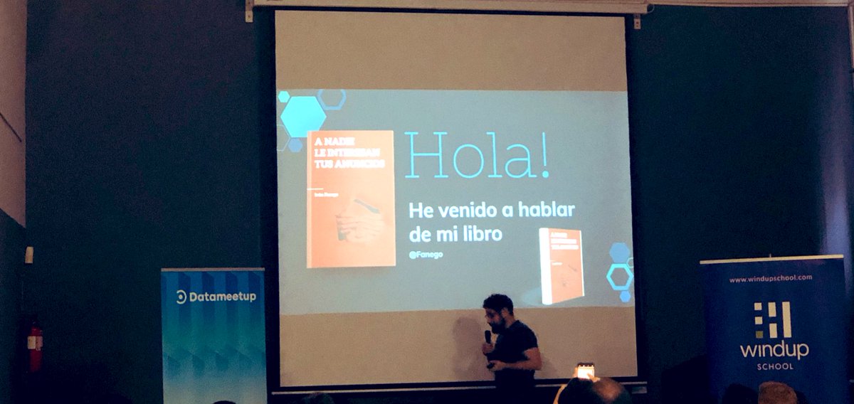 tam_tami's tweet image. Él (@Fanego ) ha venido a hablar de su libro y yo, a escucharle contarlo #datameetup